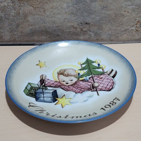 Schmid Hummel Christmas 1987 Angelic Gifts Decorative Wall Hanging Plate - Picture 10 of 11